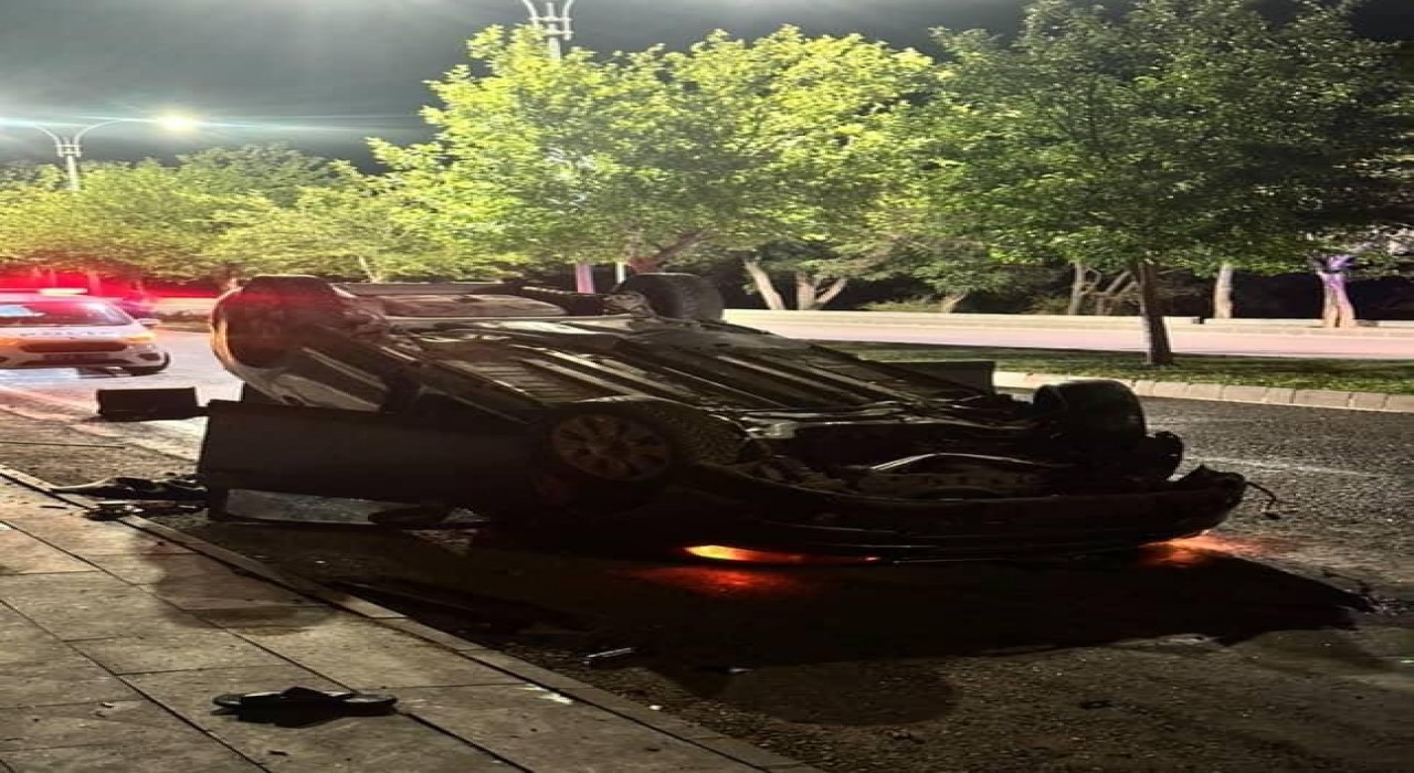 Elazığda otomobil takla attı: 2 yaralı