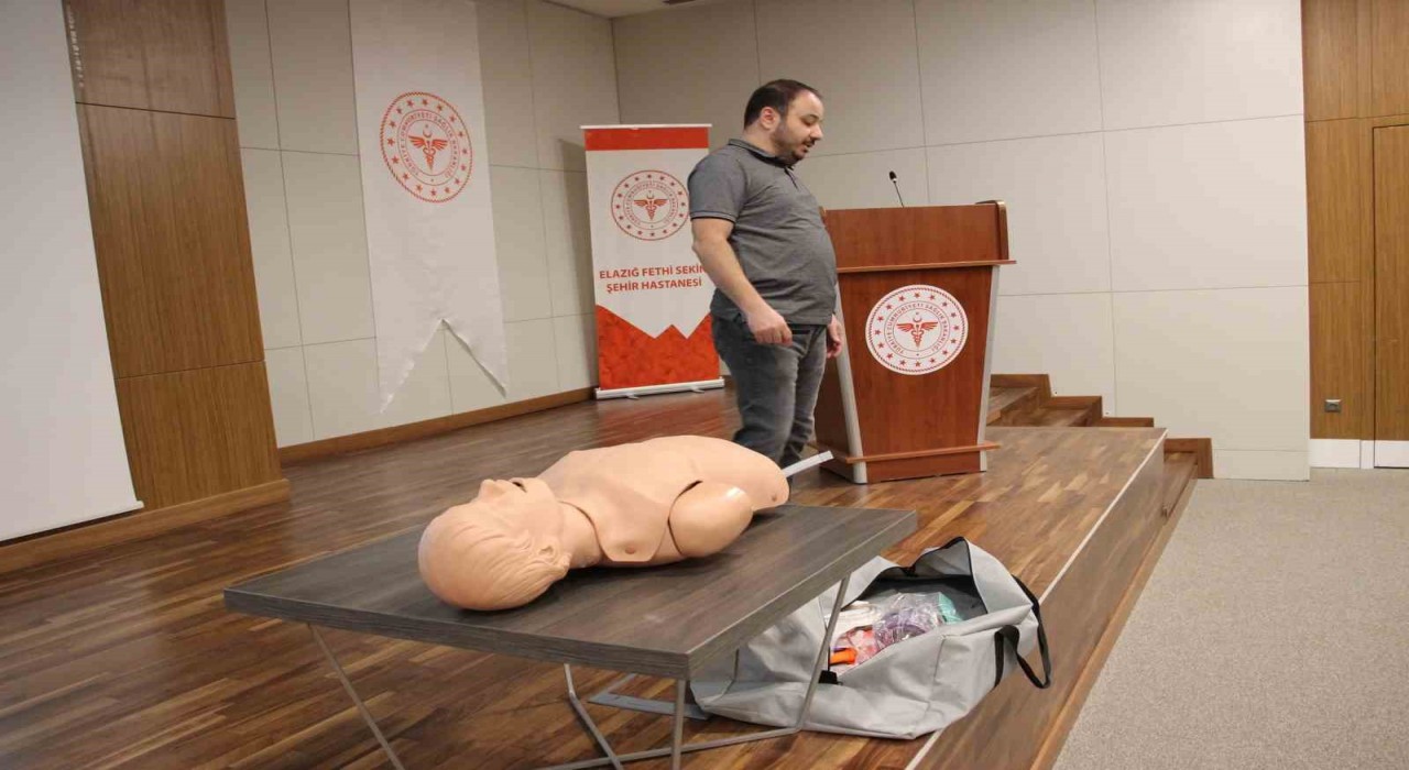 Elazığda sağlık çalışanlarına eğitimler sürüyor