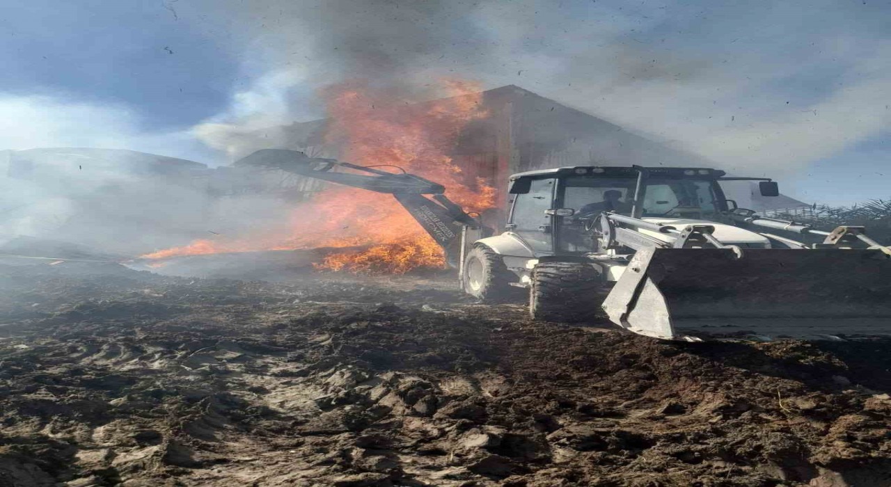 Elazığda samanlık yangını