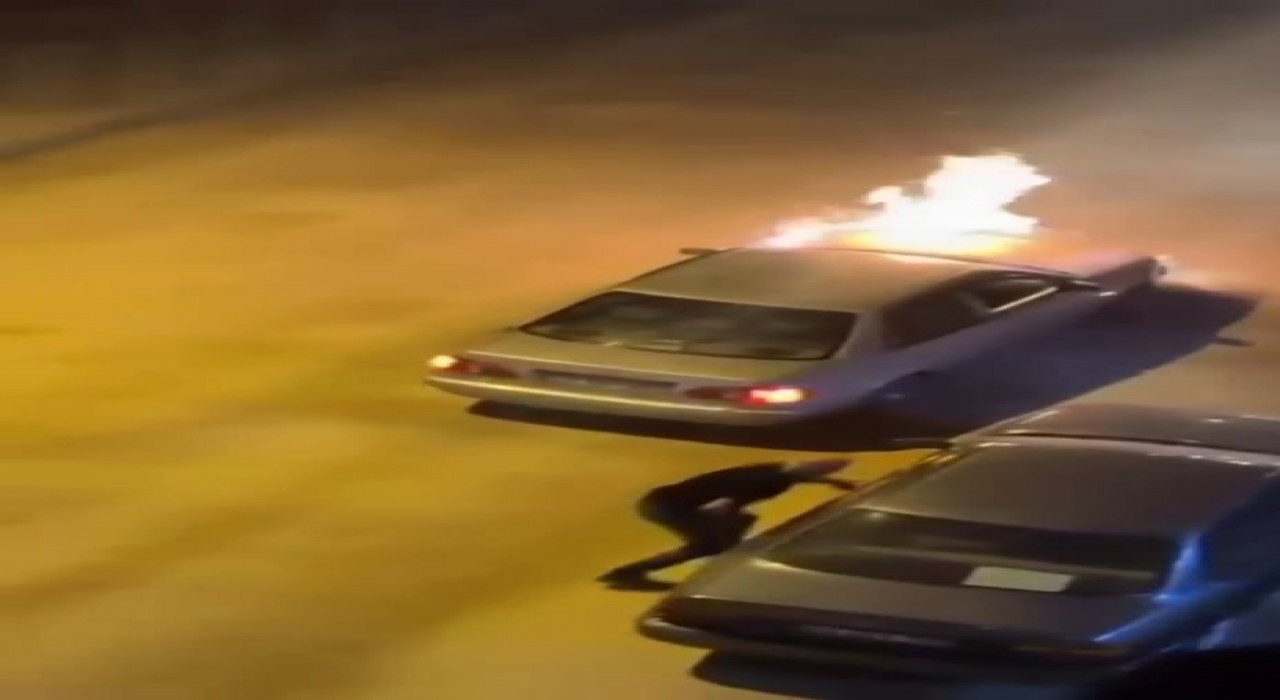 Elazığda seyir halindeki otomobil yandı