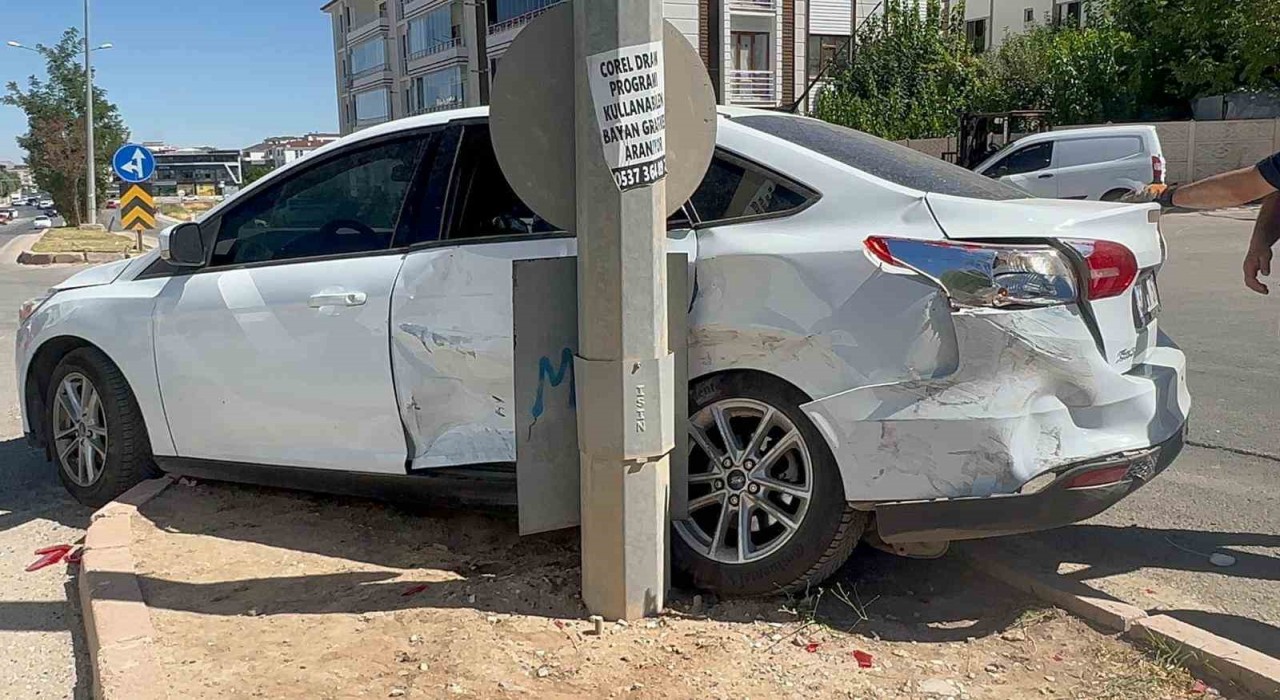 Elazığda trafik kazası: 2 yaralı