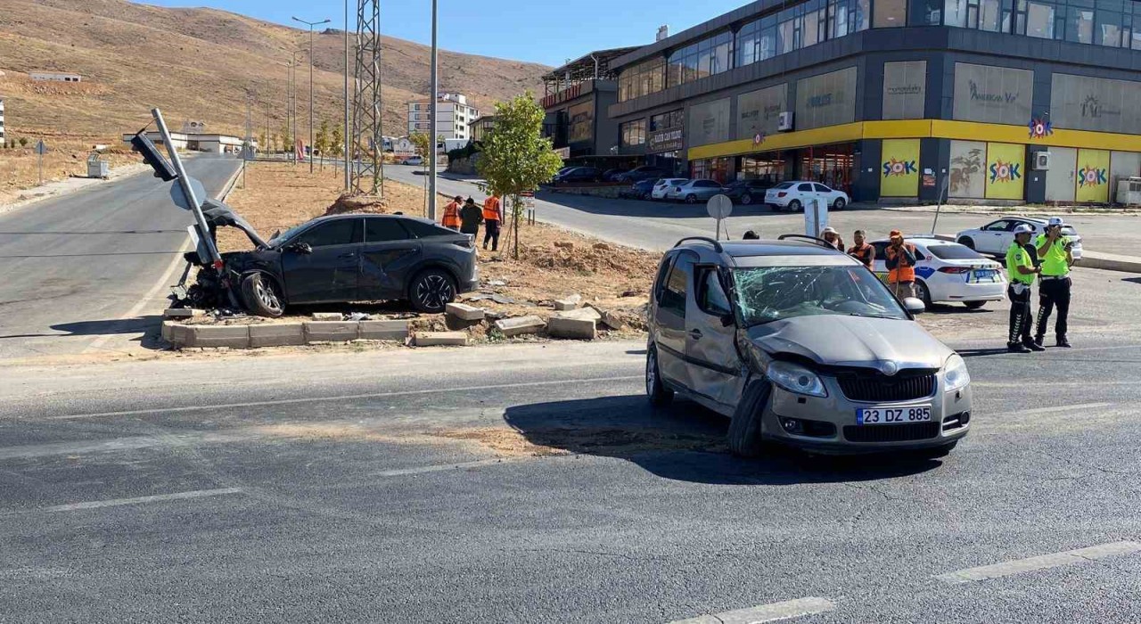 Elazığda trafik kazası: 5 yaralı