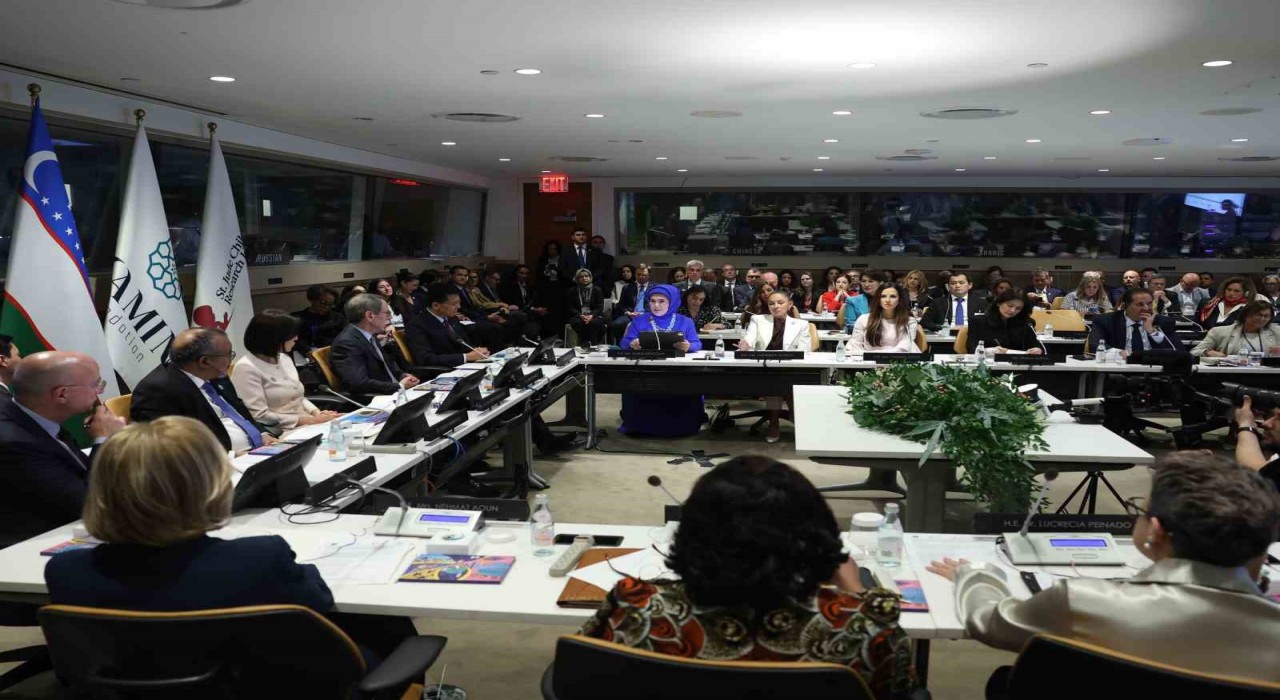 Emine Erdoğan: Dünya, tüm savaş bölgelerindeki çocuklara insan onuruna yaraşır bir hayat borçludur