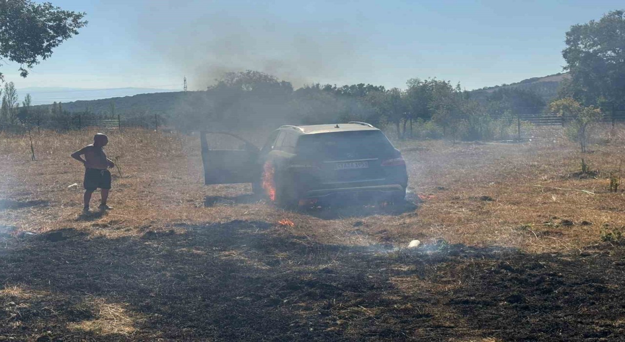 Erdekte anız yangını çevreye sıçradı: Ağaçlar ve otomobil zarar gördü
