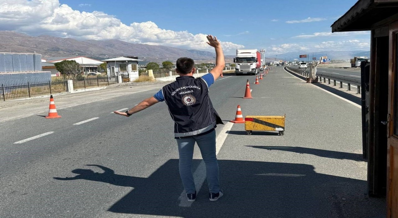 Erzincanda Düzensiz Göç ile Mücadeleye yönelik Huzur Uygulaması yapıldı