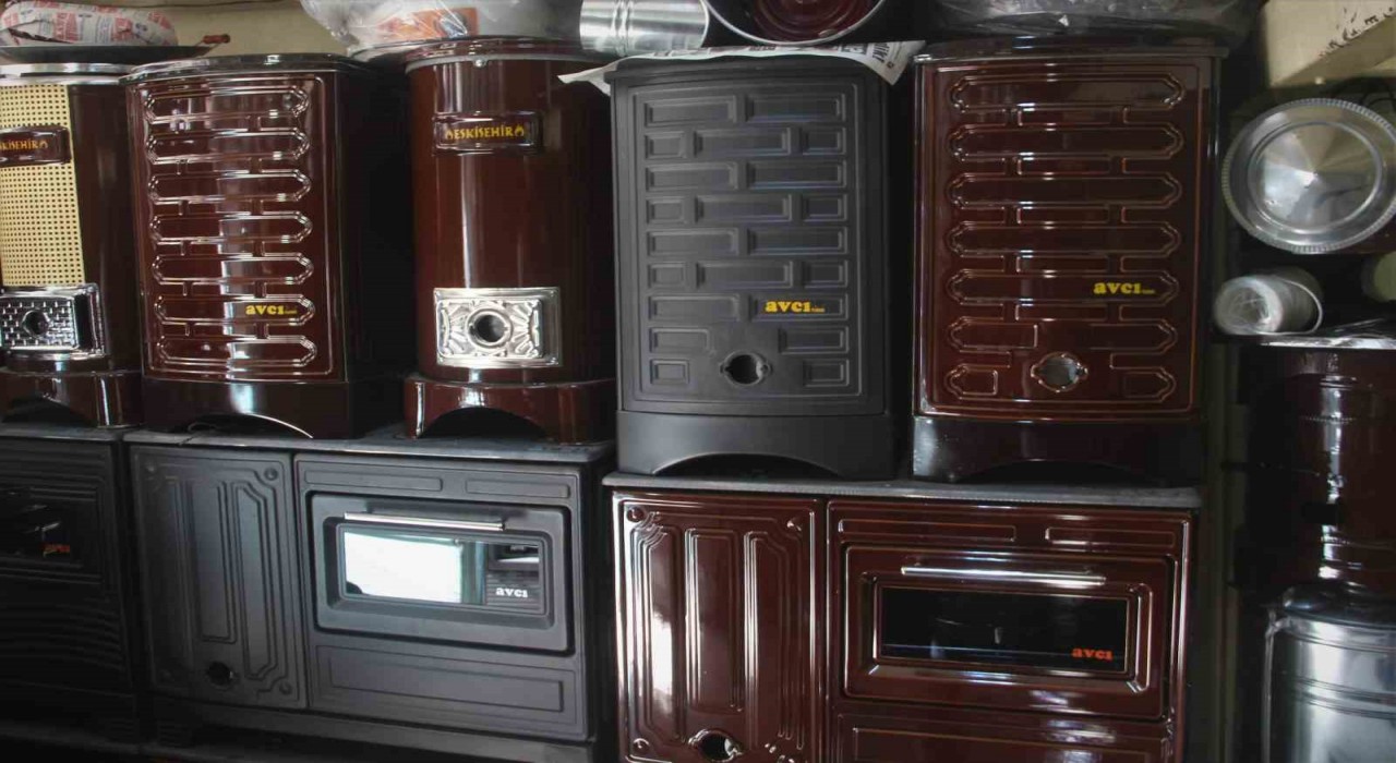 Erzincanda havaların soğumasıyla birlikte sobalara rağbet başladı