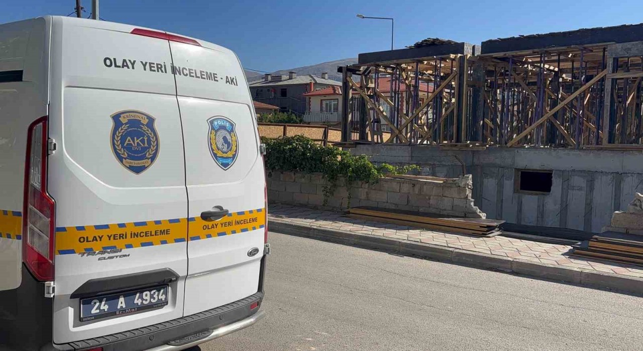 Erzincanda inşaattan düşen işçi ağır yaralandı