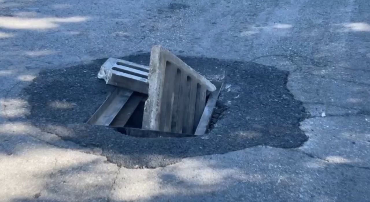 Erzincanda kırılan mazgal tehlike oluşturdu