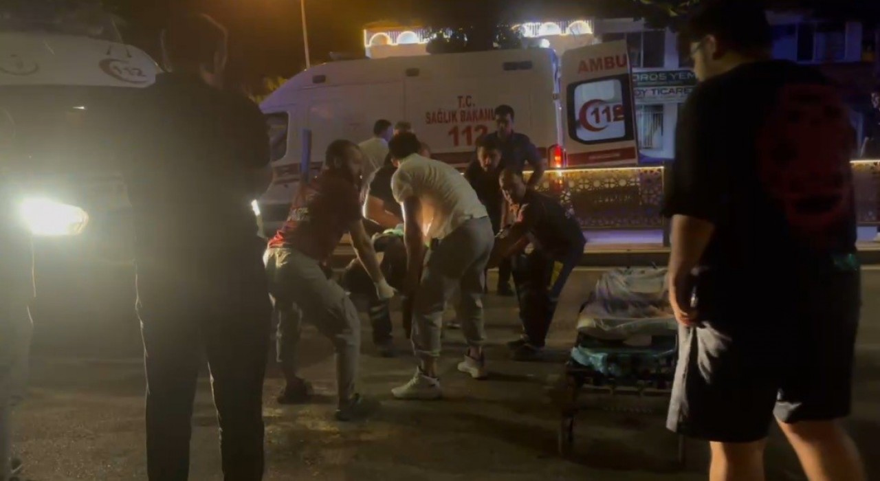 Erzincanda motosiklet yayaya çarptı: 2 yaralı