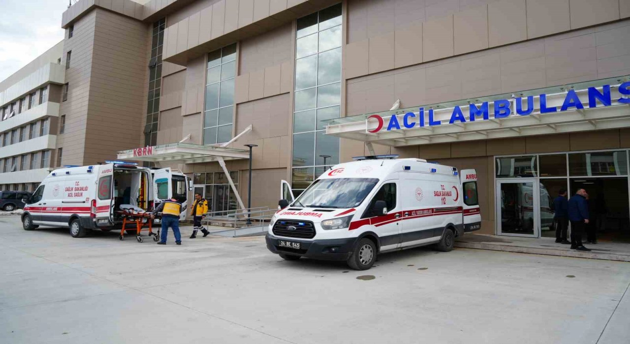 Erzincanda trafik kazası: 2 yaralı