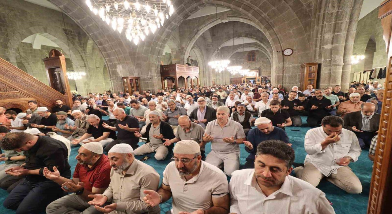 Erzurumda  Mevlid Kandili coşkusu yaşandı