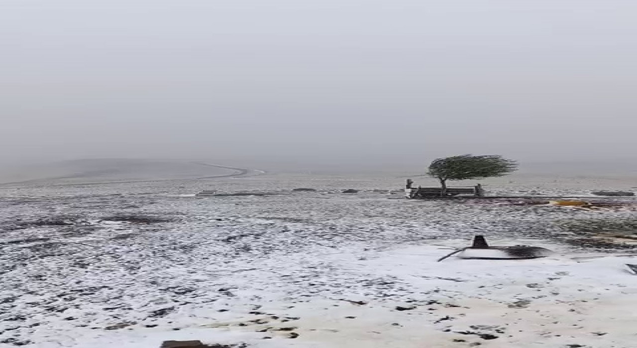 Erzurumda Çakmak Dağı beyaza büründü