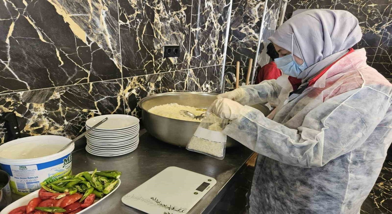 Erzurumda gıda satışı yapan işyerleri denetlendi