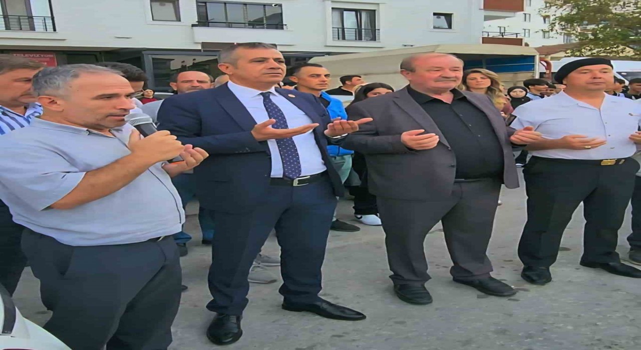 Esenköyde geleneksel öğrenci uğurlaması