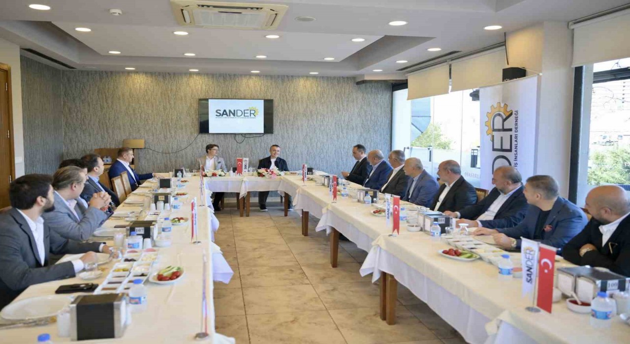 Esenyurt Belediye Başkan Vekili Can Aksoy sanayicilerle buluştu