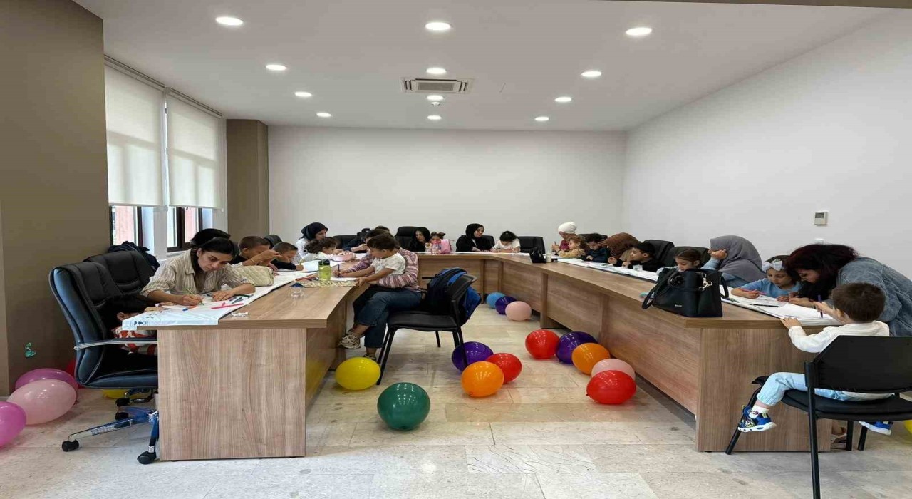 Esenyurt Belediyesinden anne ve çocuklara ücretsiz sanat eğitimi desteği