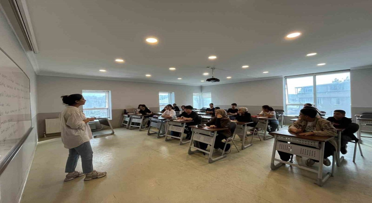 Esenyurt Belediyesinin açtığı YKS ve LGS kurslarına yoğun ilgi