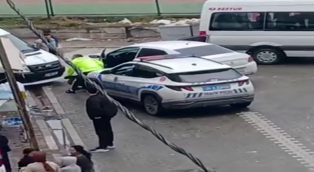 Esenyurtta muayenesi olmayan sürücü polisten kaçtı, servis aracında vurarak durdu