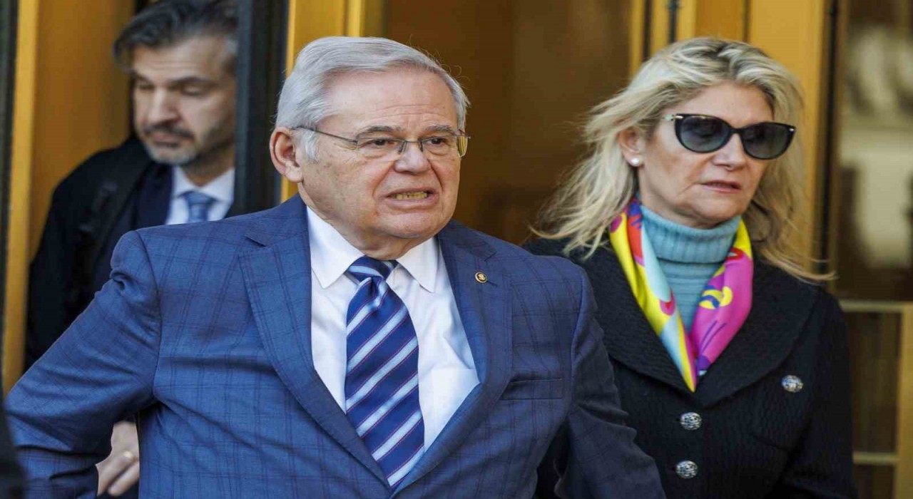 Eski ABD Senatörü Menendezin eşi Nadine Menendeze yolsuzluk ve rüşvet davasında 4,5 yıl hapis