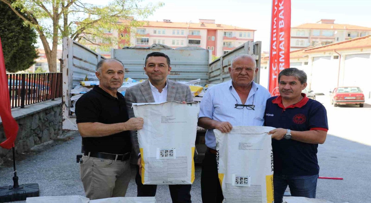 Eskişehirde çiftçilere kanola tohumu desteği verildi