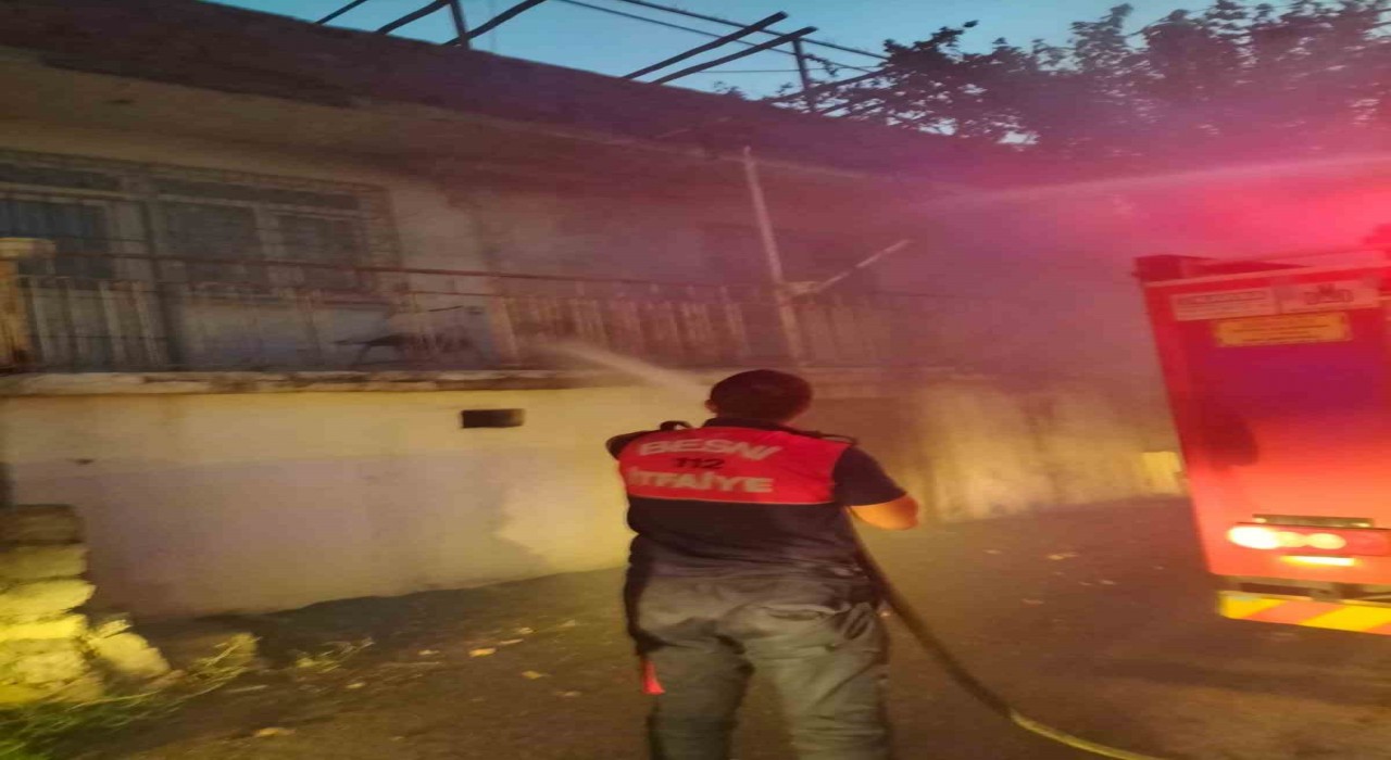Ev yangını paniğe neden oldu