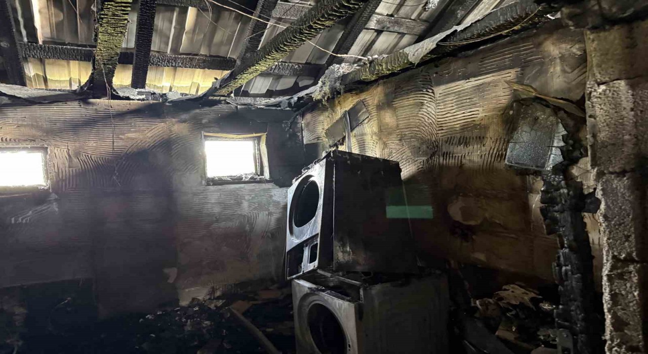 Evi 6ncı kez yanarak kullanılamaz hale geldi