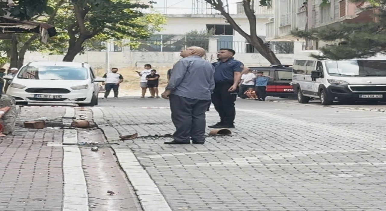 Evini yakmaya çalıştı, müdahale eden polise saksı attı