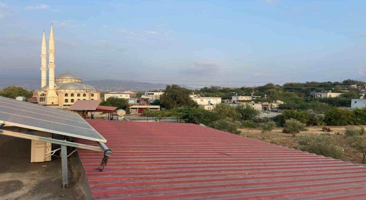 Evinin damında oynarken akıma kapıldı