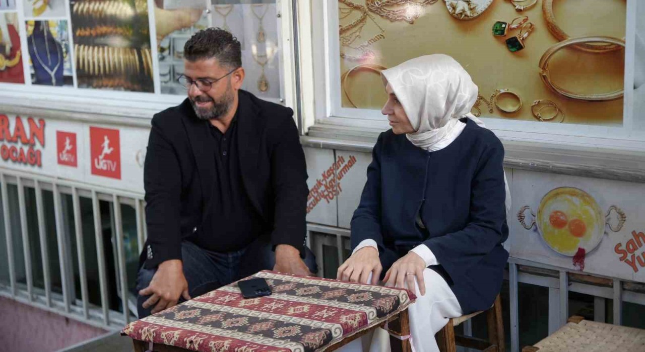 Eyüpsultanda AK Parti standına yoğun ilgi