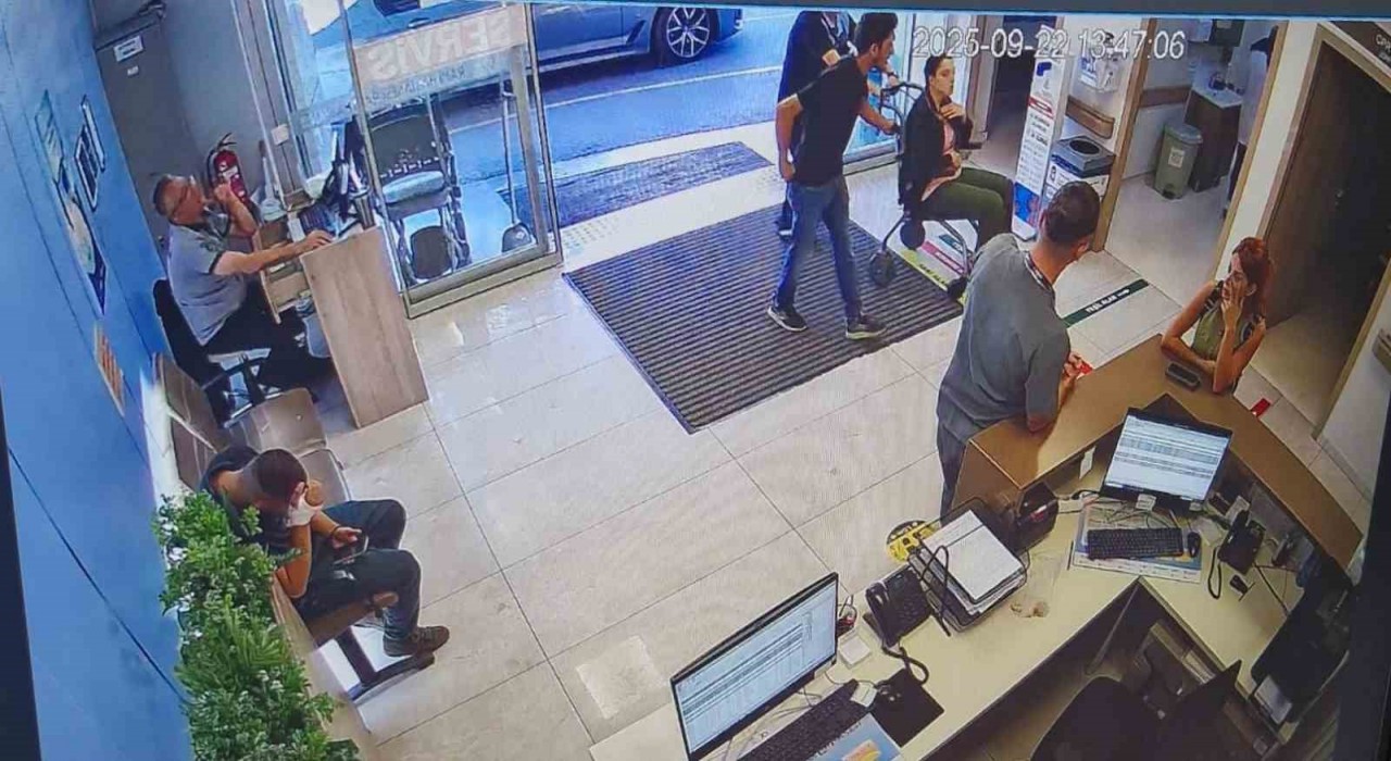 Eyüpsultanda zehirlenme şüphesiyle hastaneye kaldırılan ailenin görüntüleri ortaya çıktı