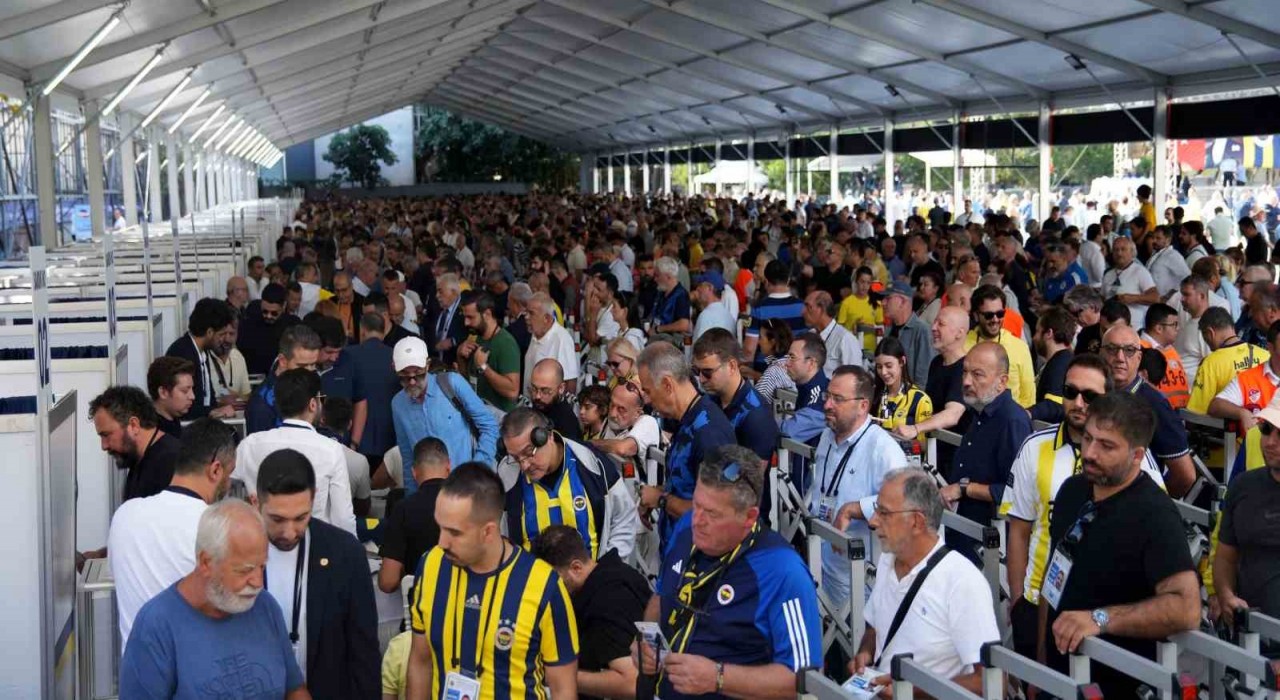 Fenerbahçede oy kullanma işlemi başladı