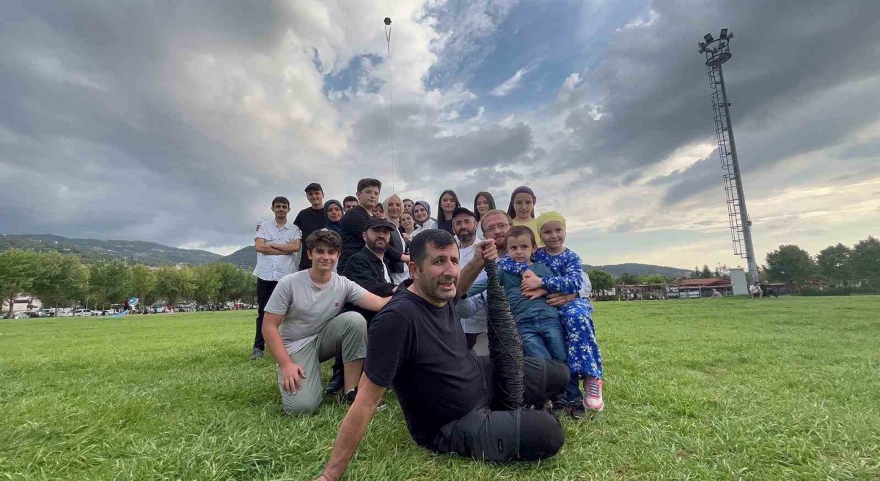 Filistinin özgürlüğü için 15 metrelik uçurtmayı havalandırdılar