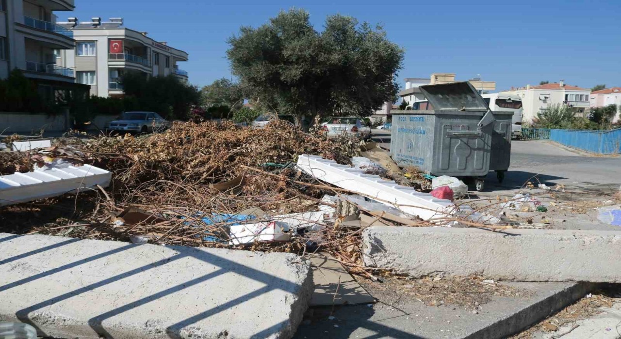 Foça Belediye Başkanı Fıçı: Bir kez daha tekrarlamak istiyorum, çevre atıklarını toplamayacağım