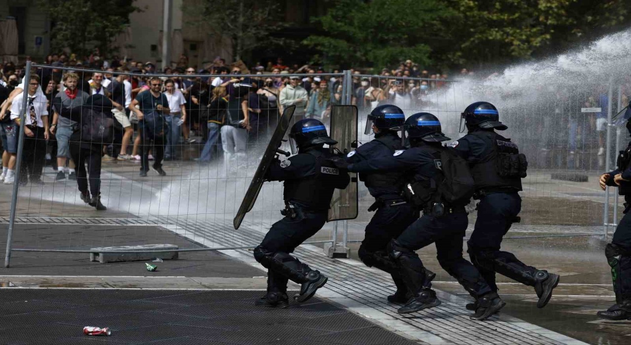 Fransadaki protestolarda gözaltı sayısı 473e yükseldi