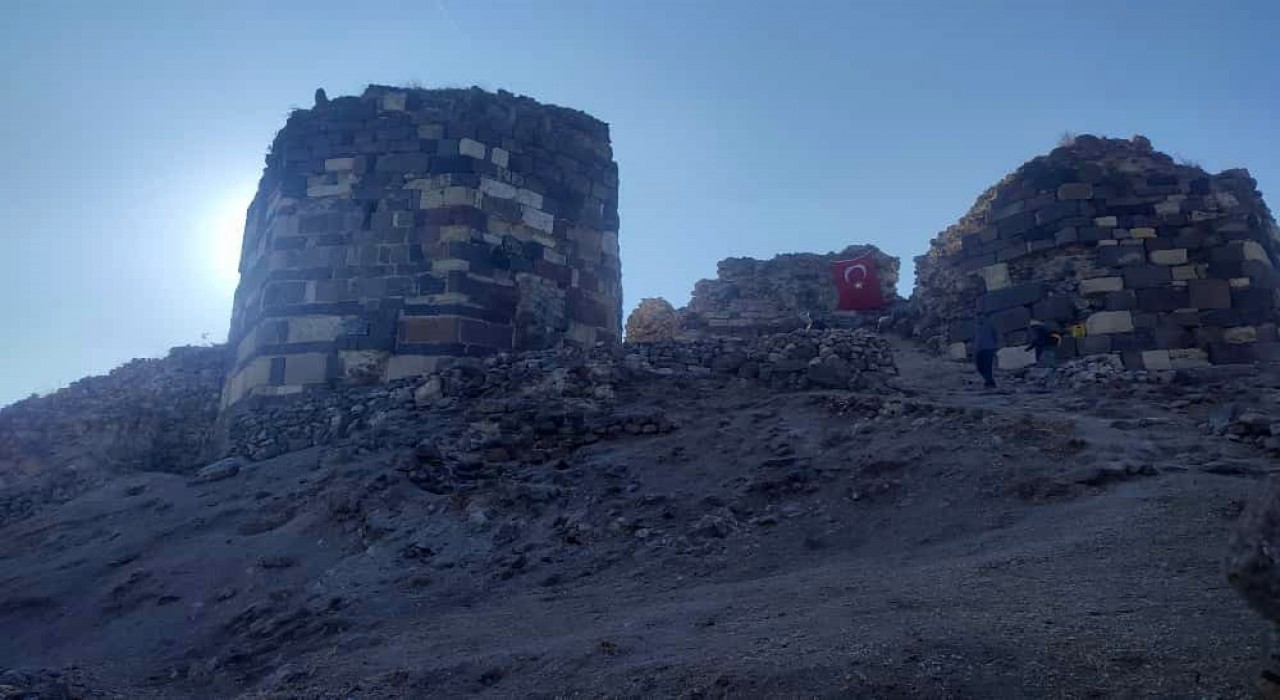 Galatlardan kalan Adaören Kalesinin sırları gün yüzüne çıkıyor