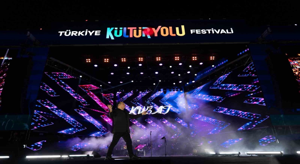 Gastroantepin ilk konserinde Kubat sahne aldı