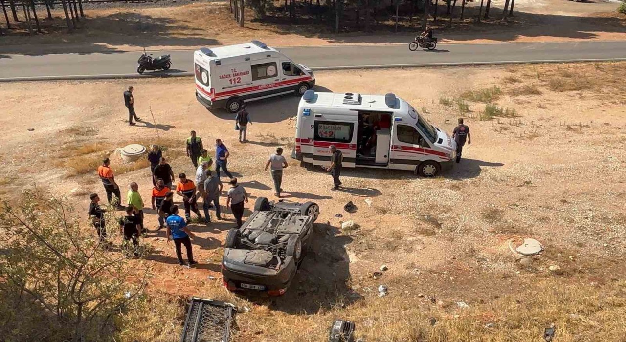 Gaziantepte 5 metreden şarampole uçan otomobilin sürücüsü yaralandı