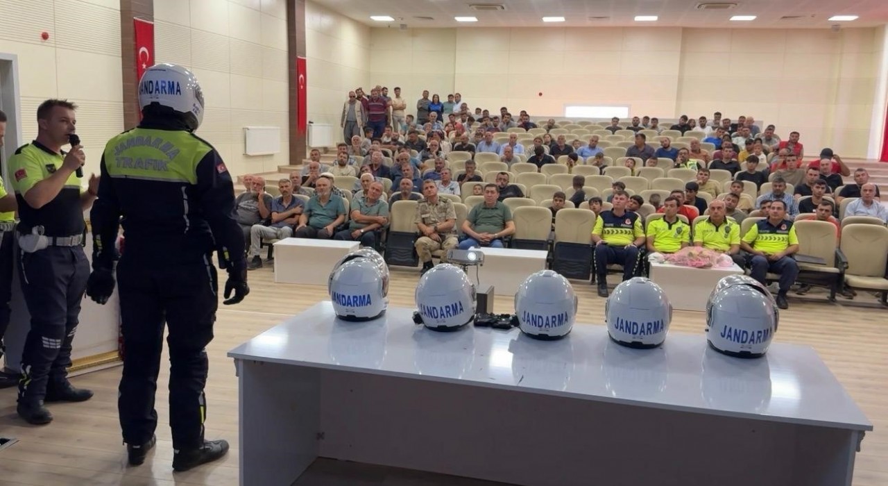 Gaziantepte jandarmadan 150 motosiklet sürücüsüne güvenli sürüş eğitimi