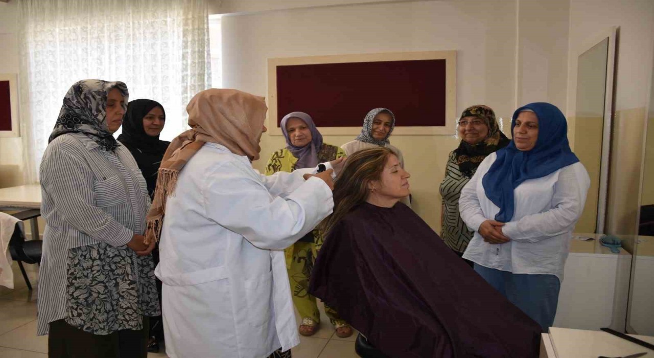 Gaziantepte kadınlar Binevler Sosyal Tesisinde meslek öğreniyor