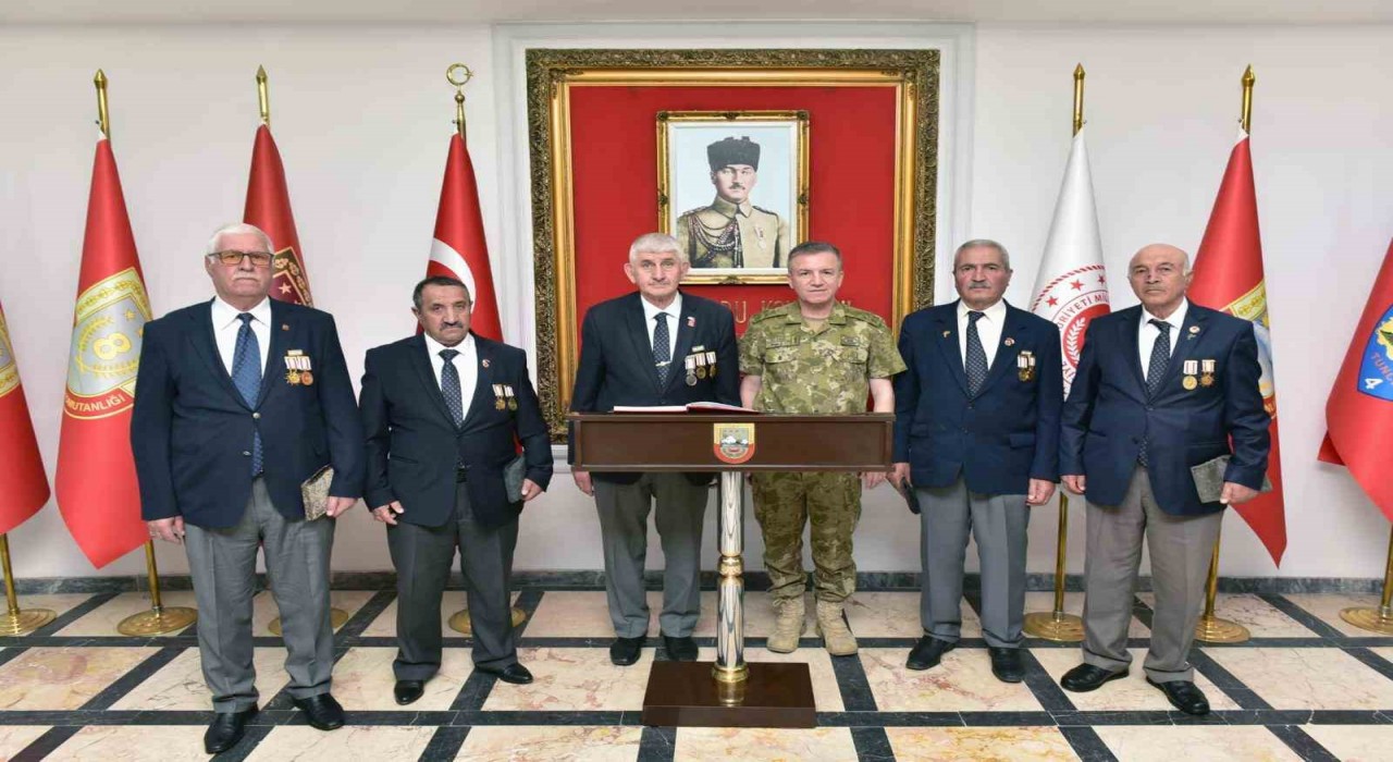 Gazilerden 3ncü Ordu Komutanı Altuğ Paşaya hayırlı olsun ziyareti