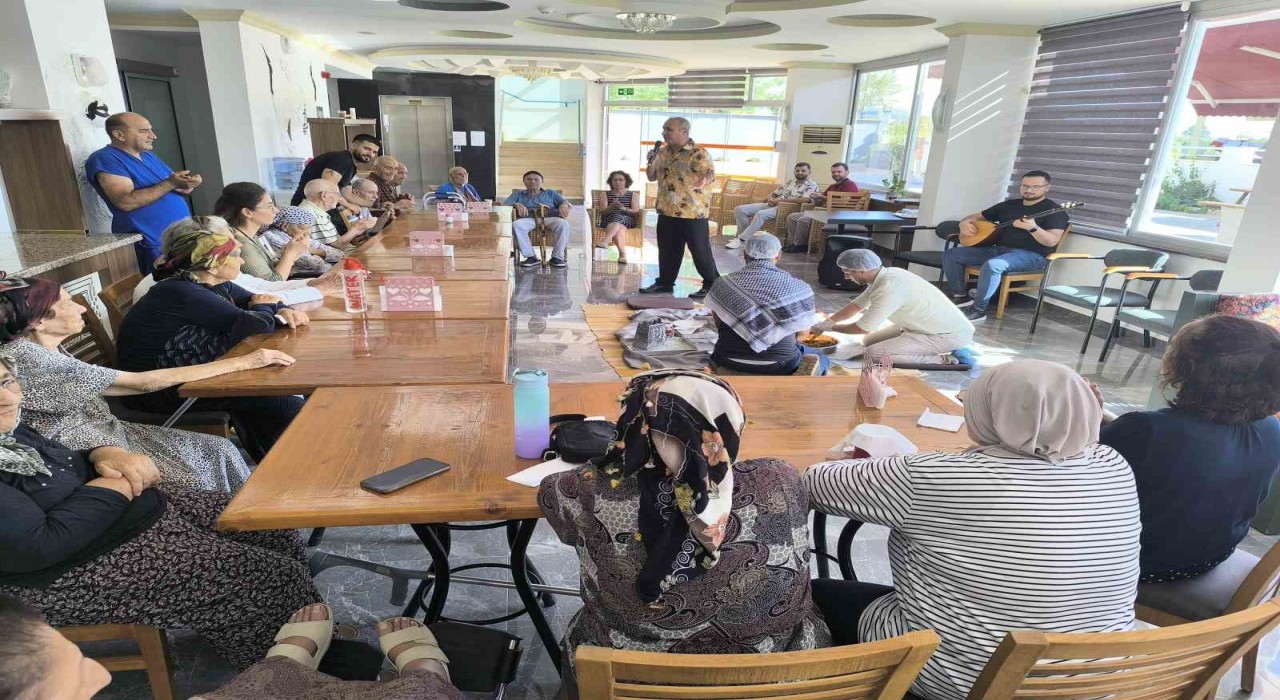 Gazipaşada huzurevinde sıra gecesi coşkusu