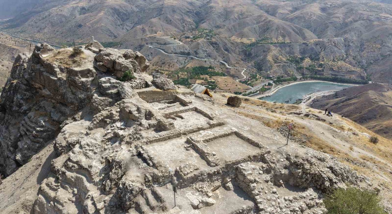 Geçmişi 3 bin yıllık tarihi kalede Osmanlıya ait karakol ortaya çıktı
