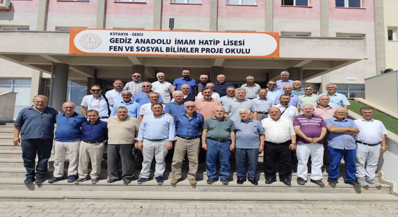 Gediz Anadolu İmam Hatip Lisesi mezunları geleneksel buluşmada bir araya geldi