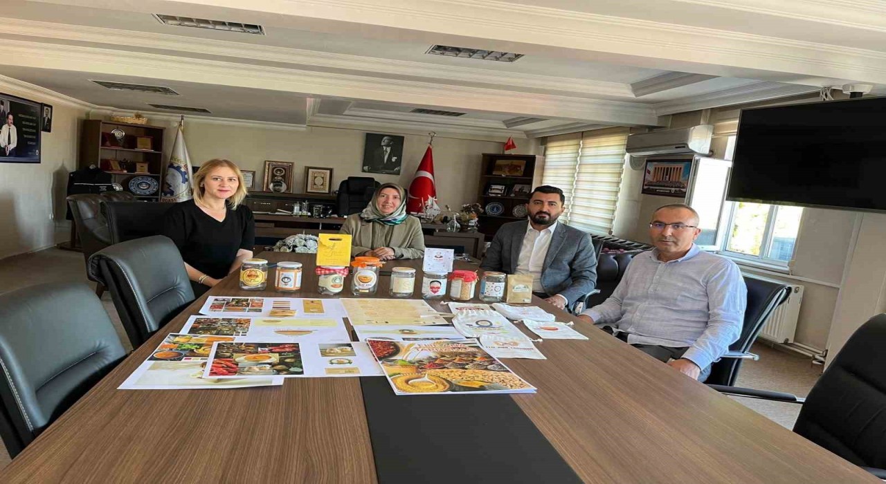 Gedizde eğitim ve iş dünyası buluştu: Öğrenciler kooperatife tasarım desteği verdi