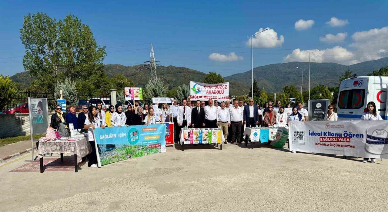Geleceğin sağlıkçıları da yürüyüşe katıldı