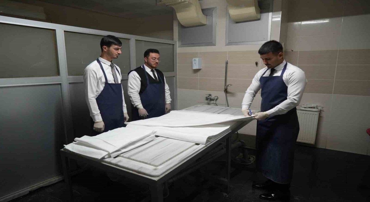 Genç yaşta gassallığı seçtiler: Burası korkulacak değil, ibret alınacak bir yer