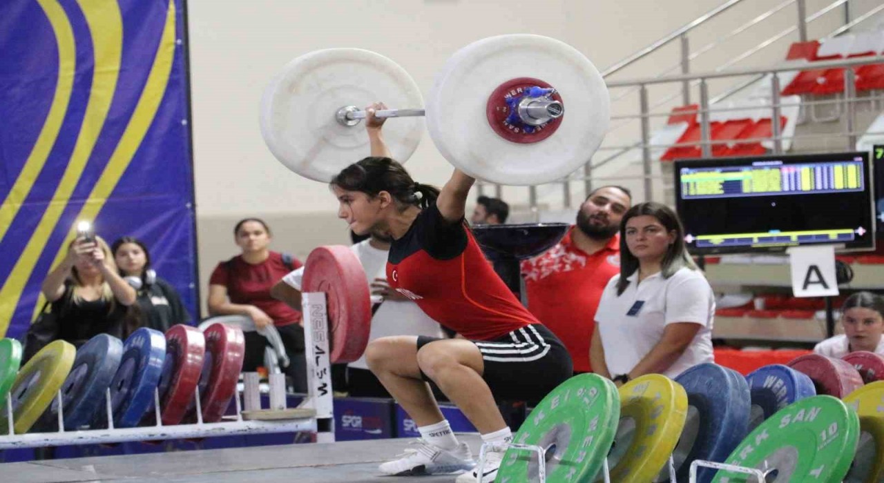 Gençler Kulüpler Türkiye Halter Şampiyonası Eskişehirde başladı