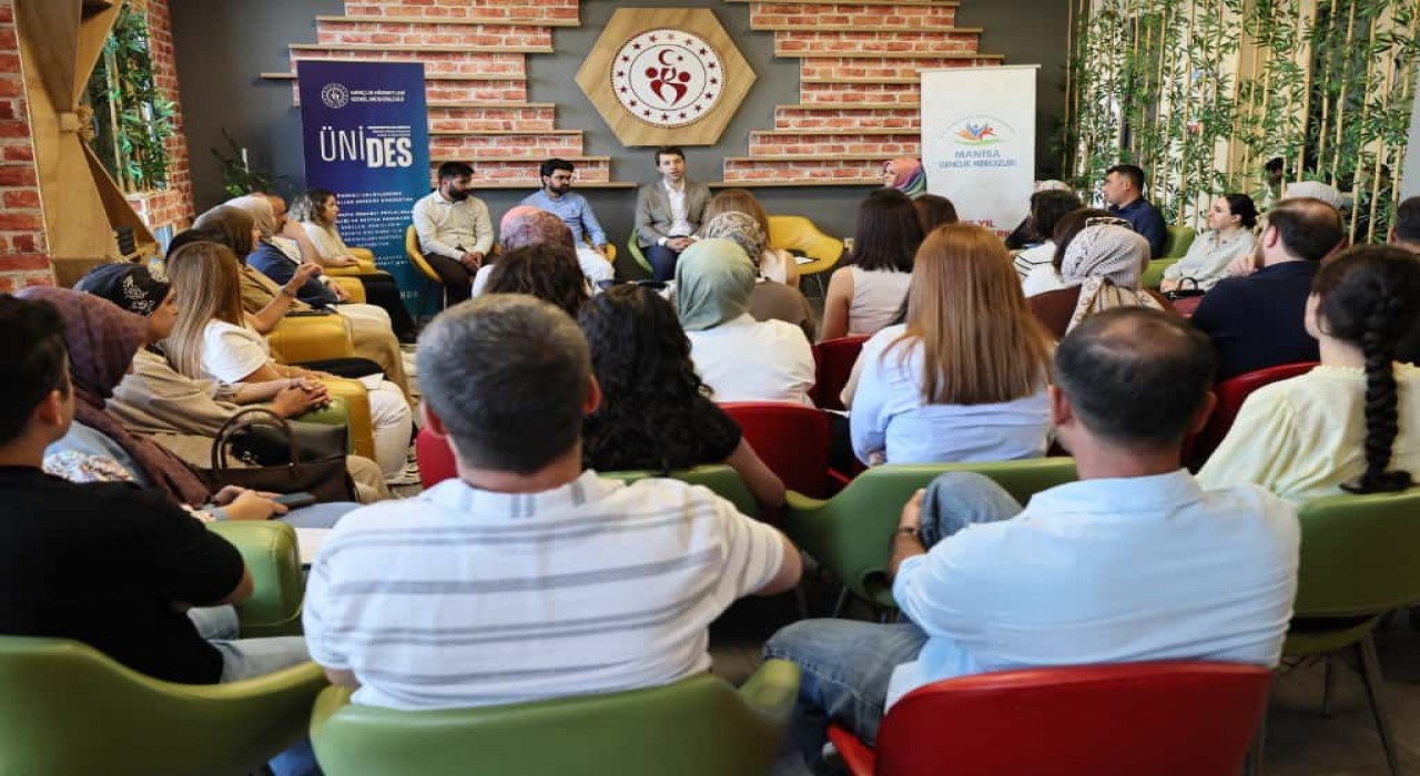 Gençlik Hizmetleri Genel Müdürü Efendioğlu, Manisada gençlerle buluştu