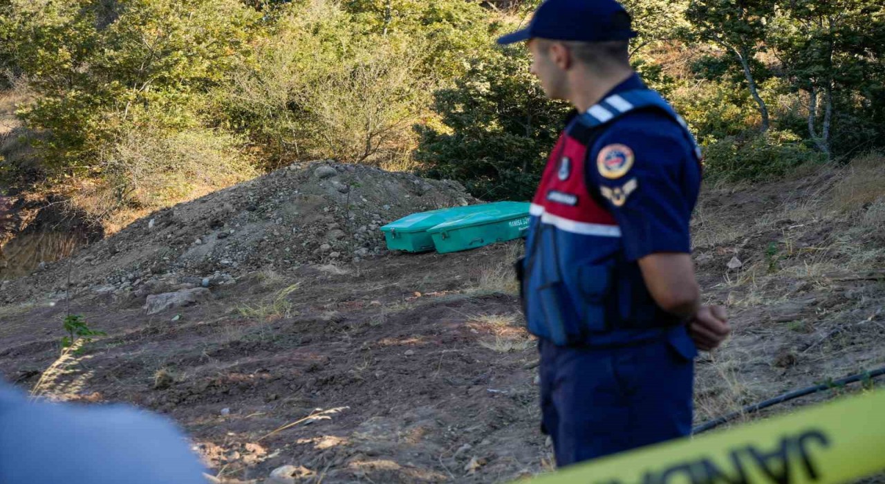 Göçük altında kalan çiftçilerin cansız bedenlerine ulaşıldı