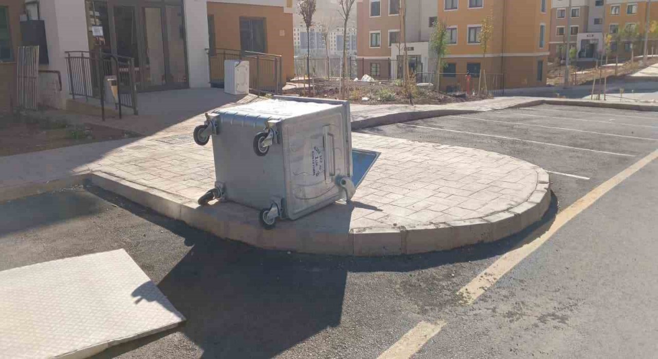 Gölbaşında şiddetli rüzgar hayatı olumsuz etkiledi